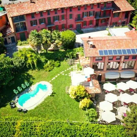 Enoagriturismo L' Acino D'uva Alloggio per agriturismo *