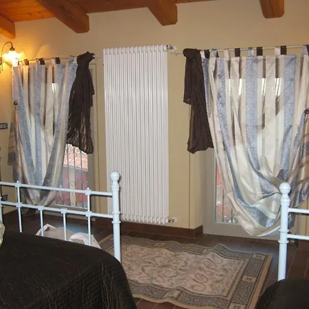 Enoagriturismo L' Acino D'uva Feriegård Cunico