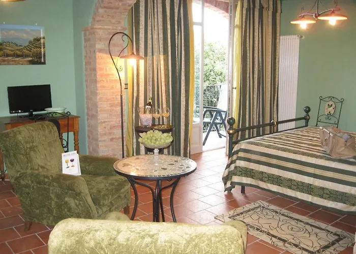 مزرعة للإقامة Enoagriturismo L' Acino D'uva